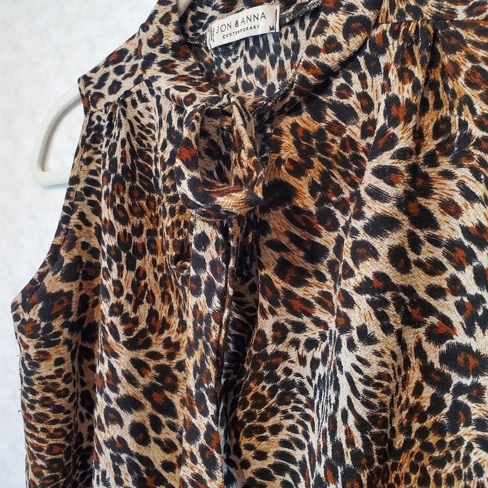 Jon & Anna Leopard Print Sleeveless Tie Neck Blouse M - Picture 2 of 4